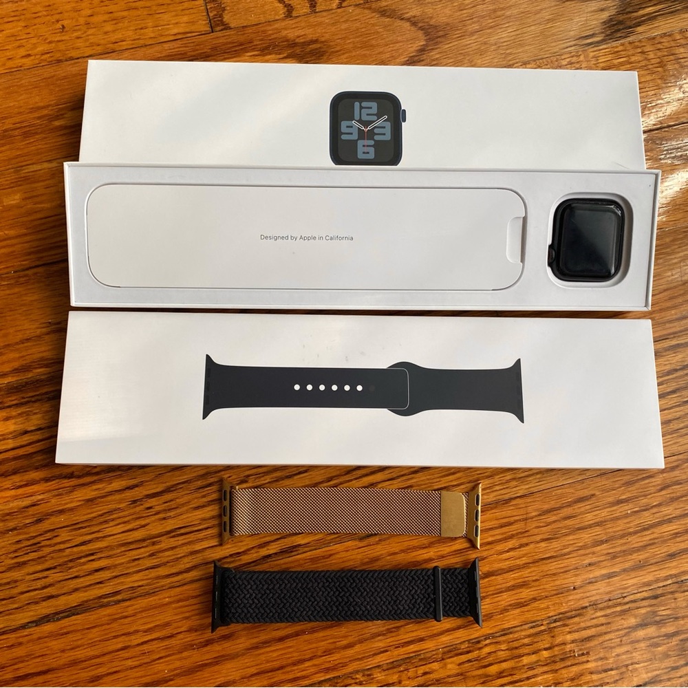 Apple Watch SE 2nd Gen, 40mm in Midnight
